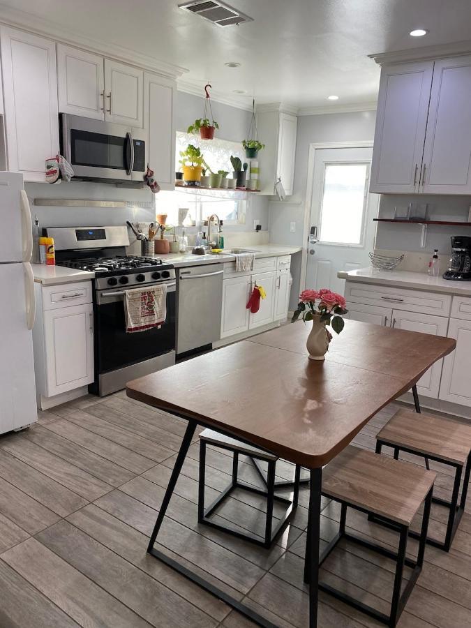 Private In La With Free Wifi And Tv With Shared Kitchen Homestay Los Angeles