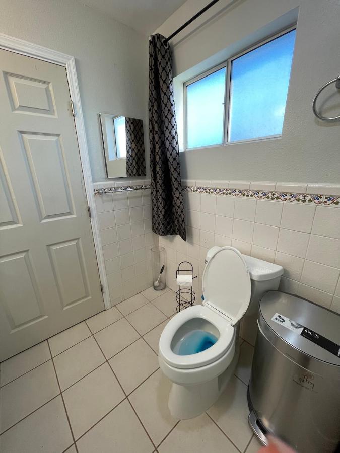 Private In La With Free Wifi And Tv With Shared Kitchen *