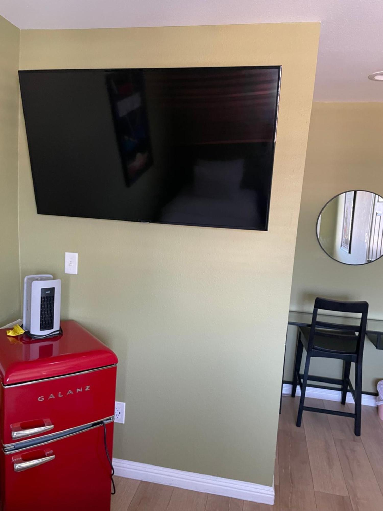 Homestay Private In La With Free Wifi And Tv With Shared Kitchen Los Angeles