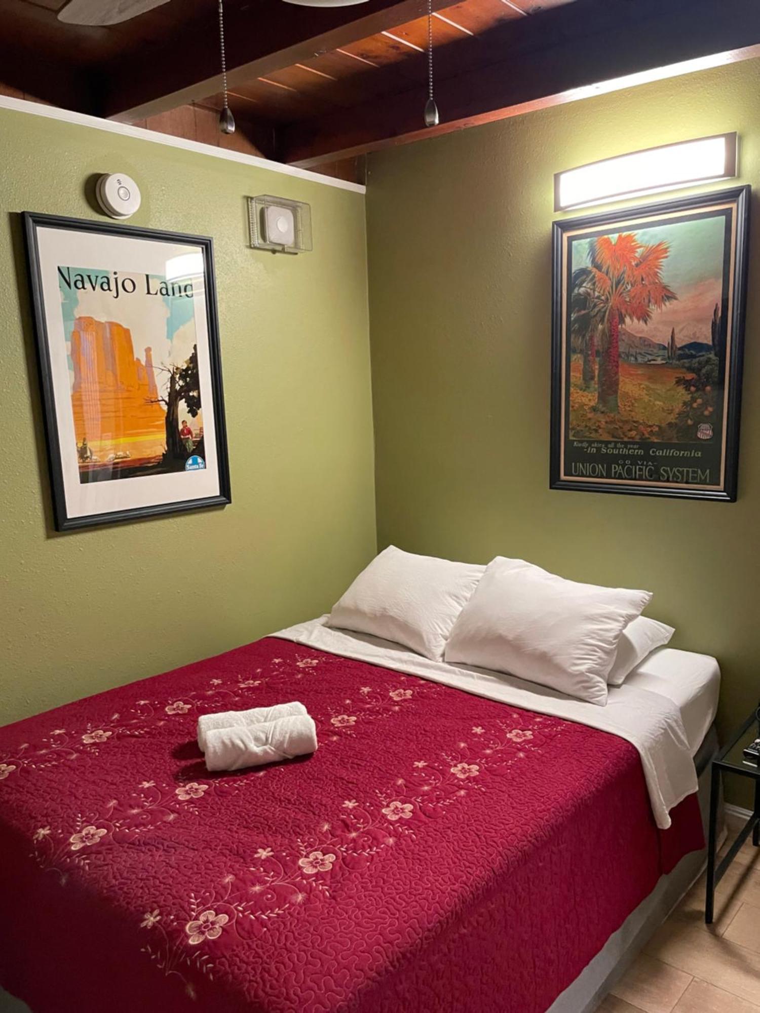 Private In La With Free Wifi And Tv With Shared Kitchen Homestay *